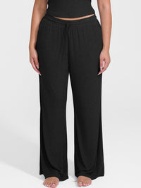 Shop Lily True Comfort Luxe Lounge Pants, црна боја: ребрести широки домашни панталони со врвка – поглед од напред